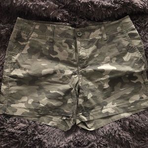 Eddie Bauer size 14 camo shorts